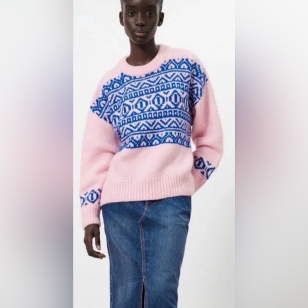 ZARA WOMAN PINK ROUND NECK KNIT WITH BLUE PRINT arm to arm 20”